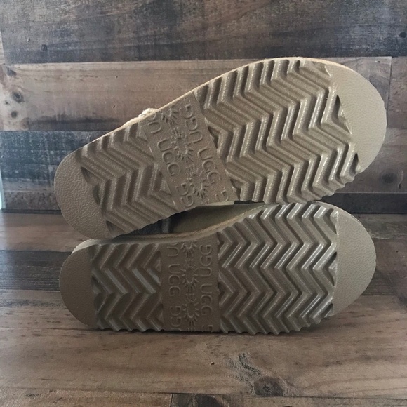 Ugg Boots Woman’s Size 5 NWOT - Picture 5 of 9